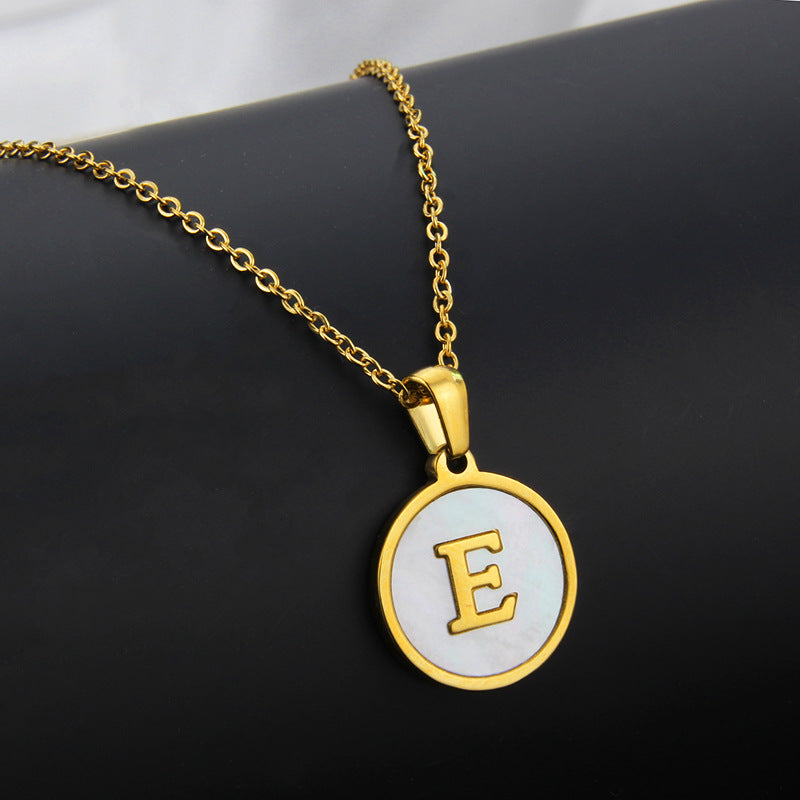 Collar con dije circulo de inicial