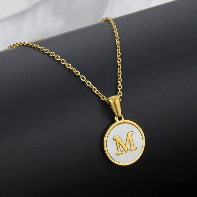 Collar con dije circulo de inicial