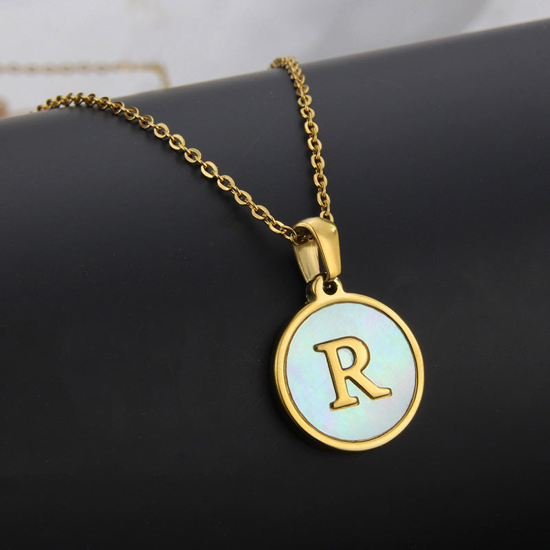 Collar con dije circulo de inicial