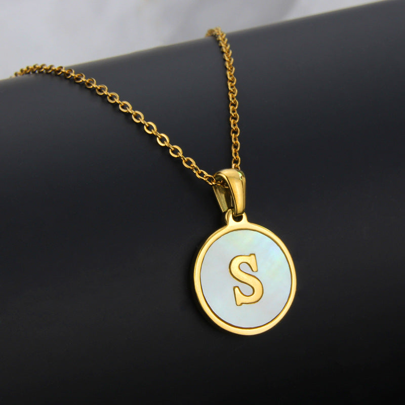 Collar con dije circulo de inicial