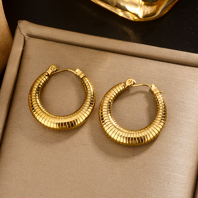 Argollas con textura estriada