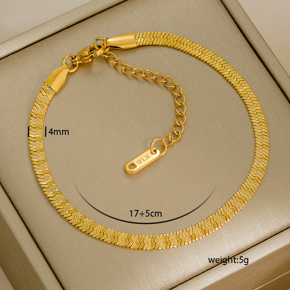 Brazalete de serpiente texturizada