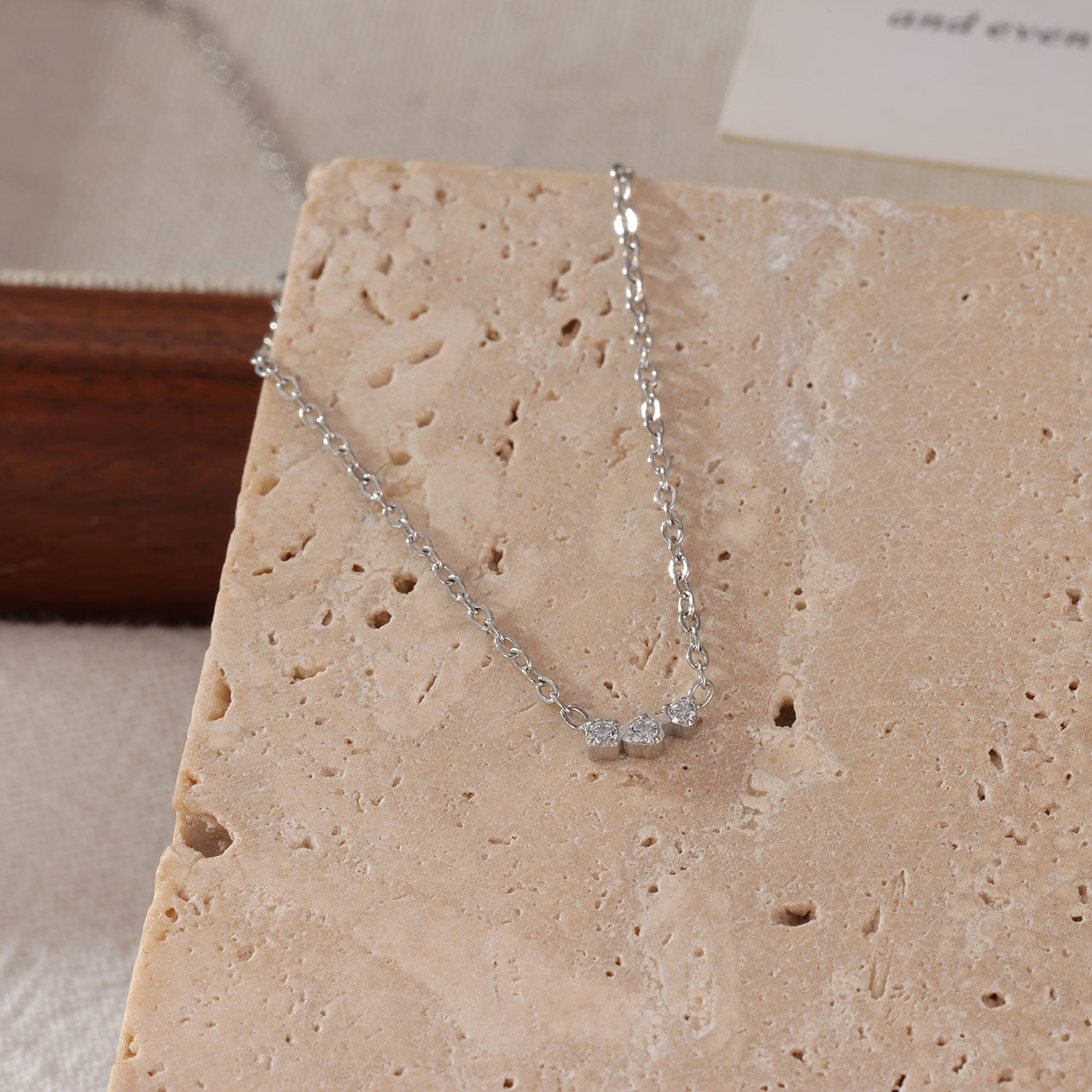 Collar con dije triple circon