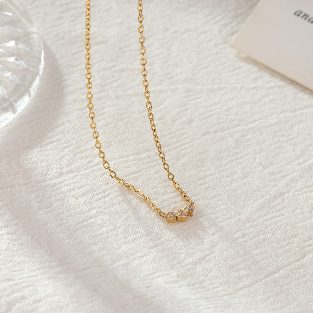 Collar con dije triple circon
