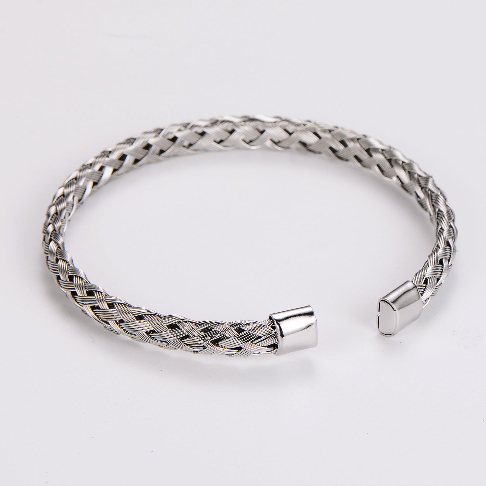 Brazalete trenzado estilo guaya