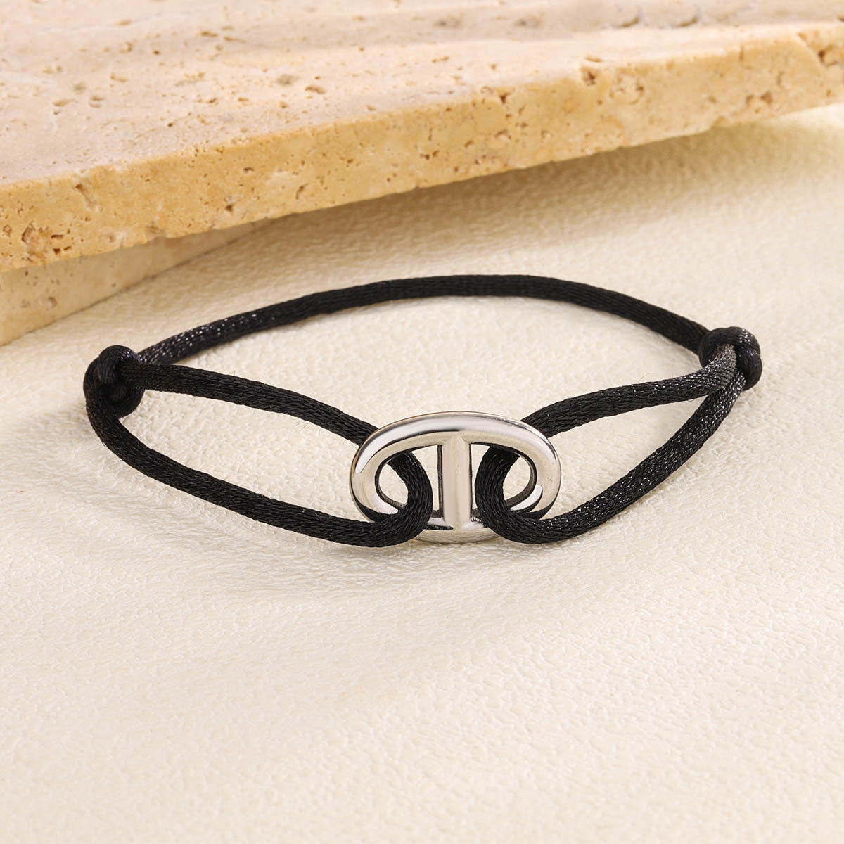 Pulsera de cordon con dije marinero