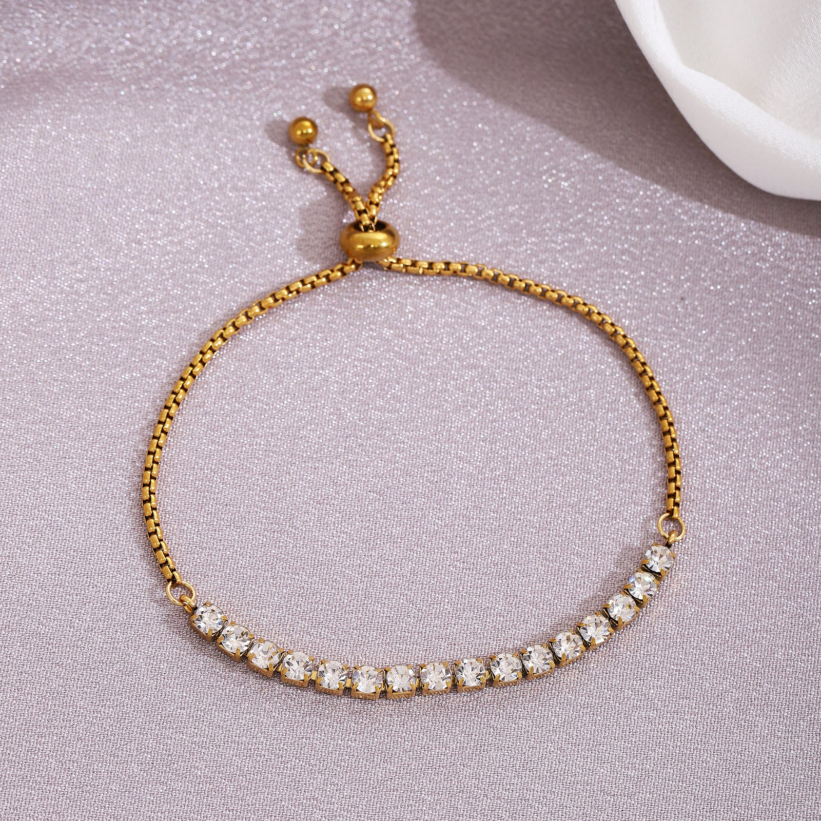 Pulsera estilo tenis con broche ajustable