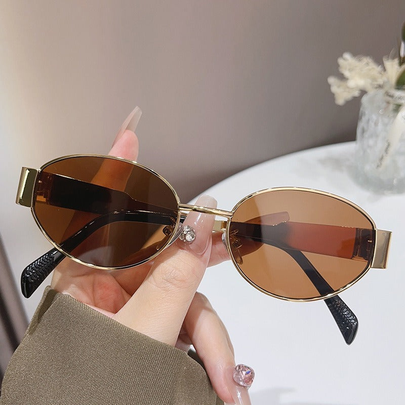 Gafas elegantes de marco ovalado