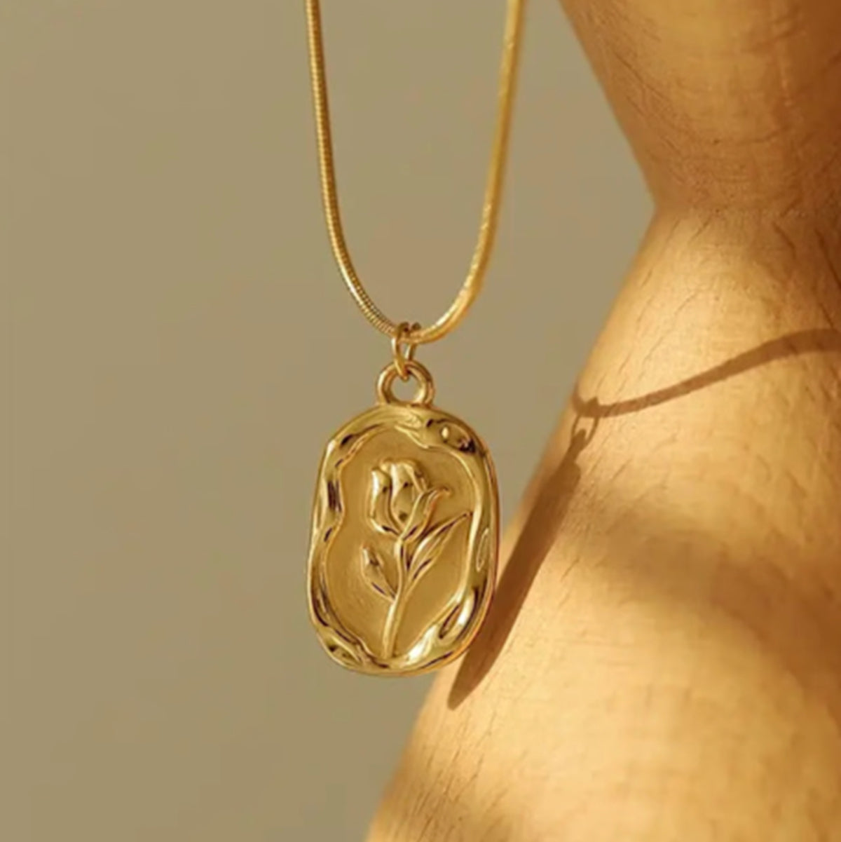 Collar vintaje de tulipan