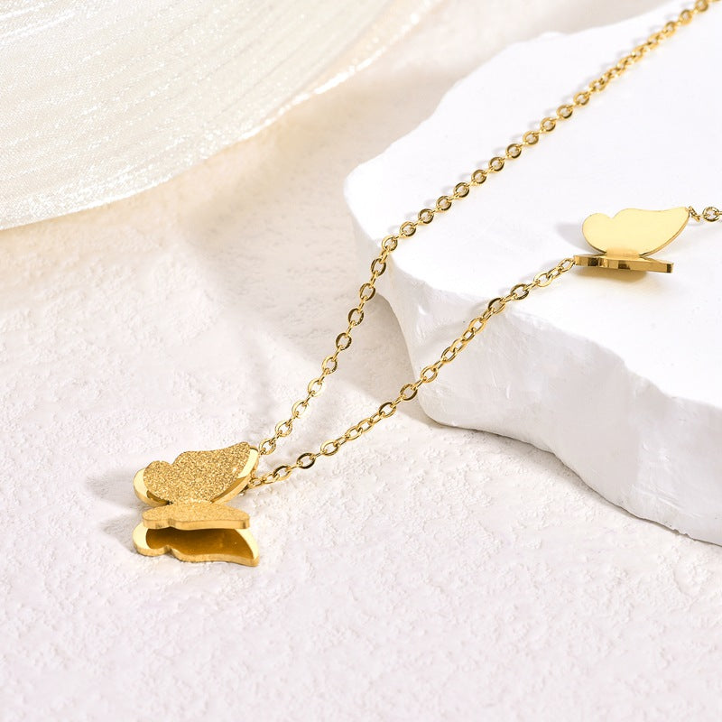Collar de doble mariposa
