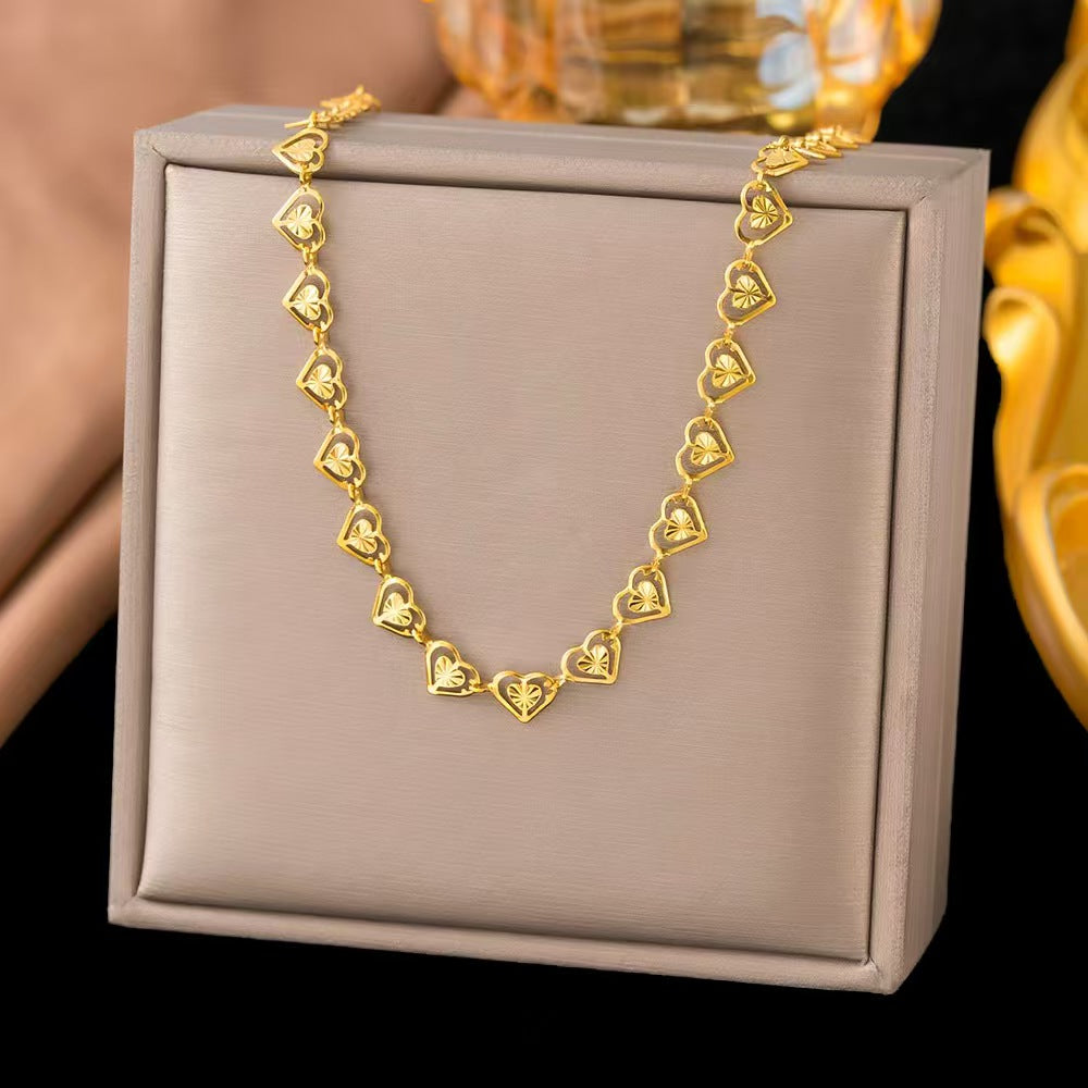 Collar de corazones conectados