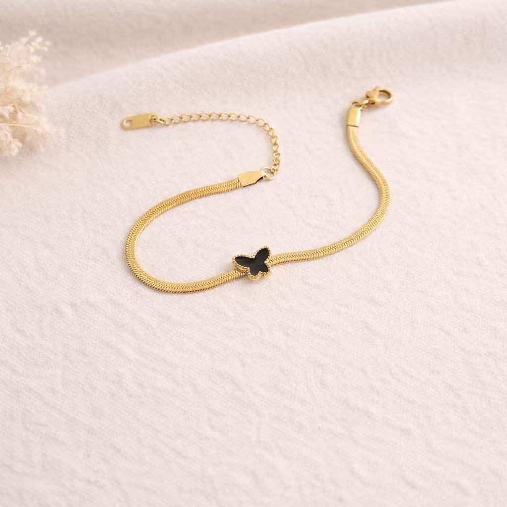 Pulsera de serpiente con mariposa esmaltada - Negro
