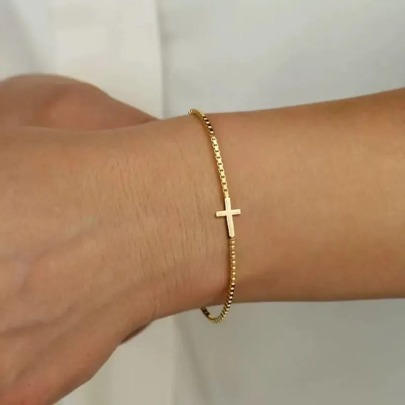 Pulsera basica de cruz
