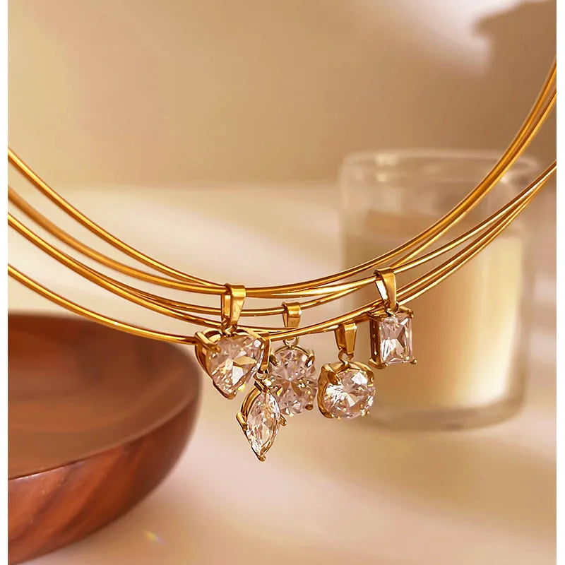 Gargantilla con dije de corazon de cristal