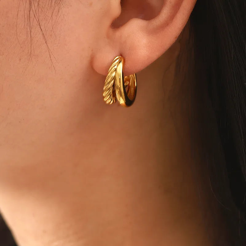 Argollas en forma de C con textura