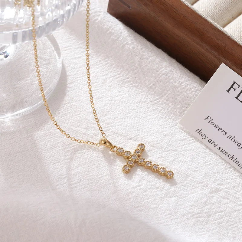 Collar de cruz de circulos
