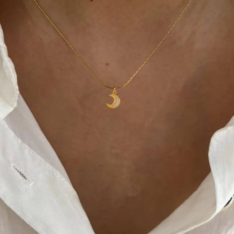 Collar de luna con esmaltado blanco