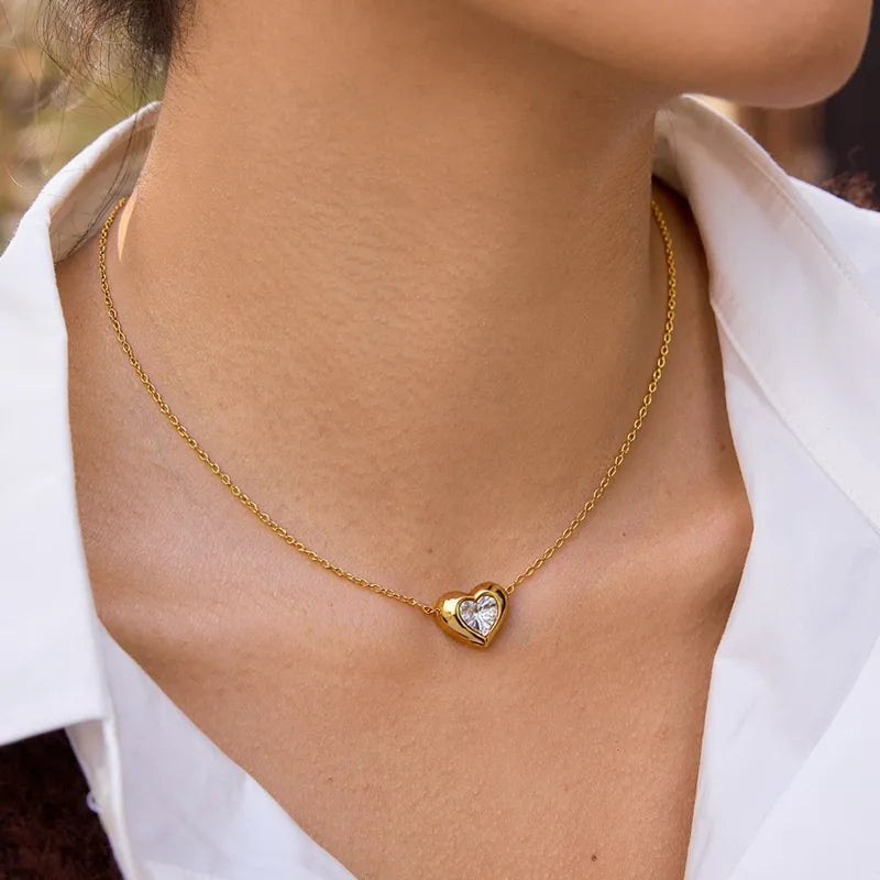Collar de corazon con cristal incrustado