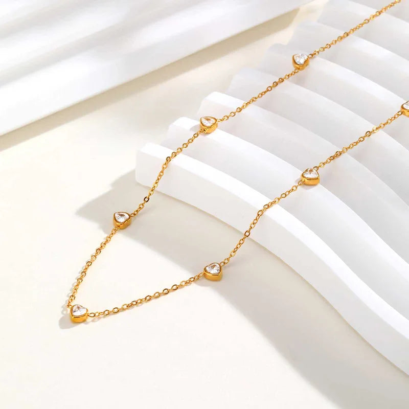 Collar de mini corazones de cristales