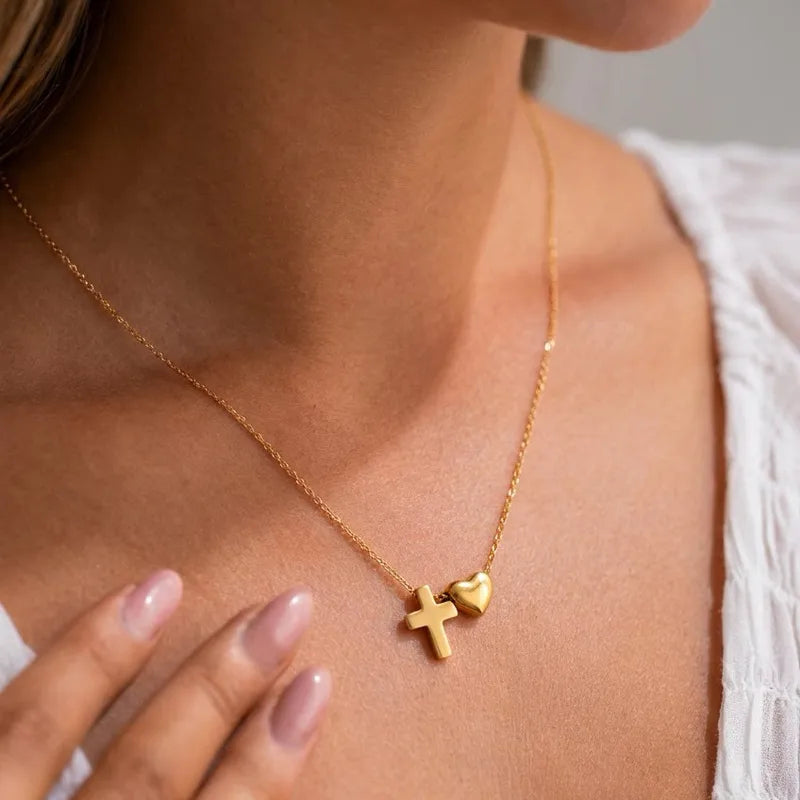 Collar cruz con corazon
