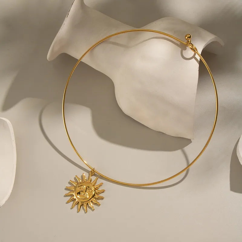 Gargantilla con dije de sol