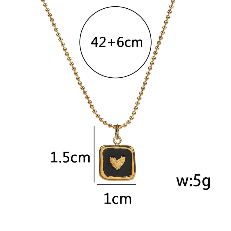 Collar de dije esmaltado negro con corazon