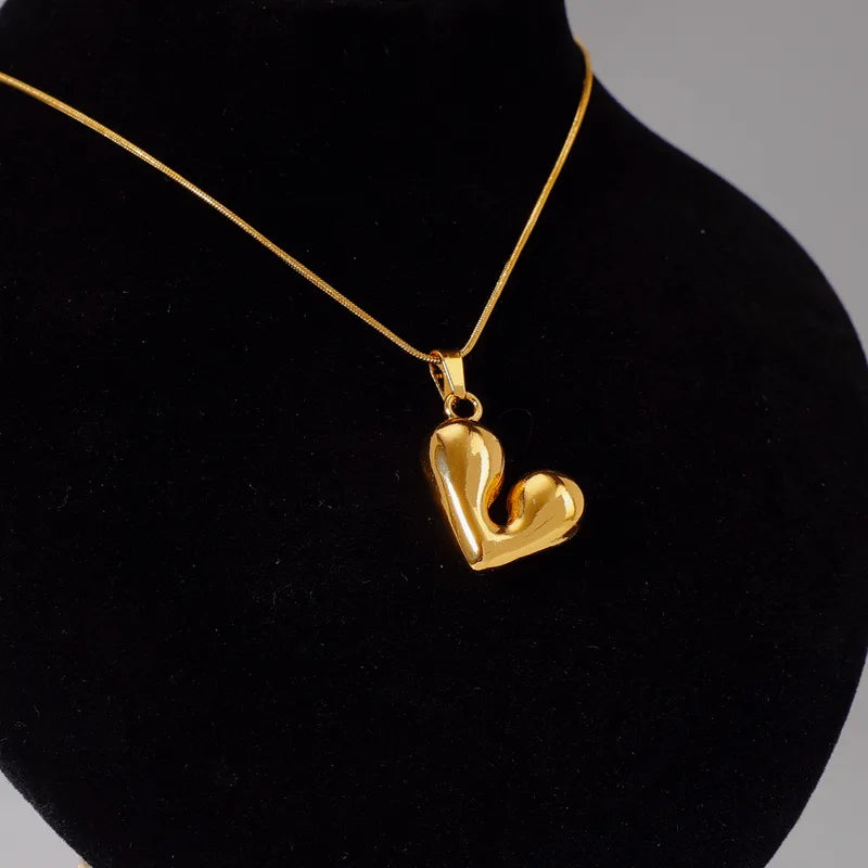 Collar de corazon irregular