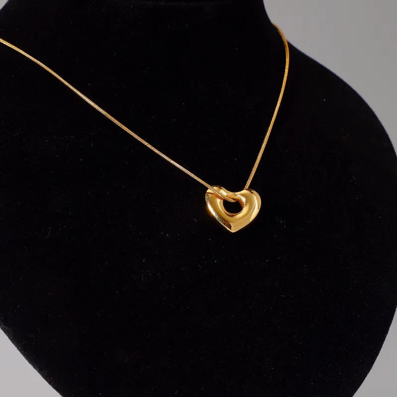 Collar de corazon bold con hueco