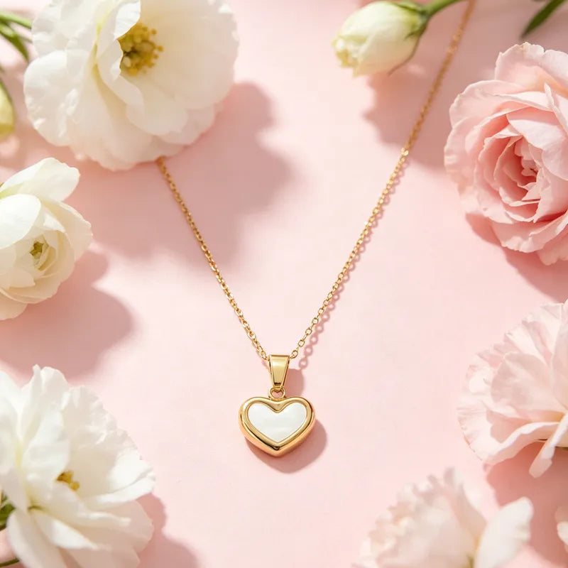 Collar de corazon blanco