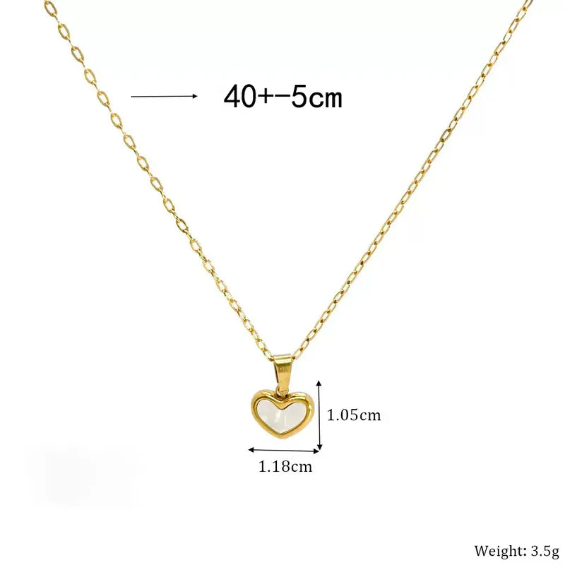 Collar de corazon blanco