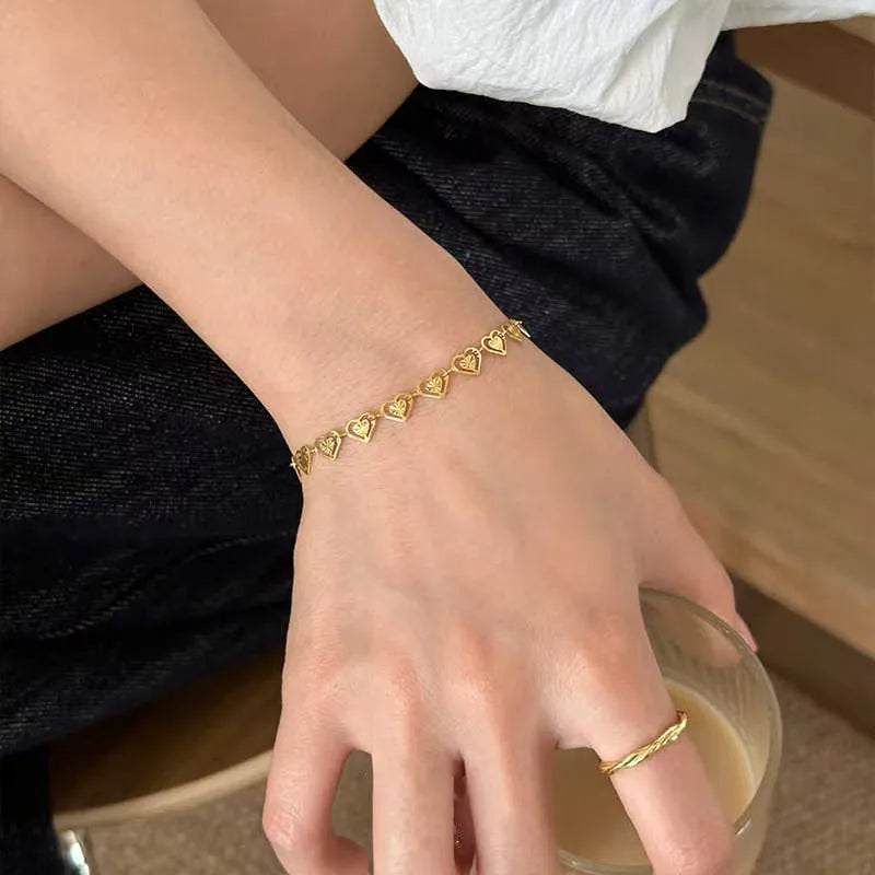 Pulsera de corazones conectados