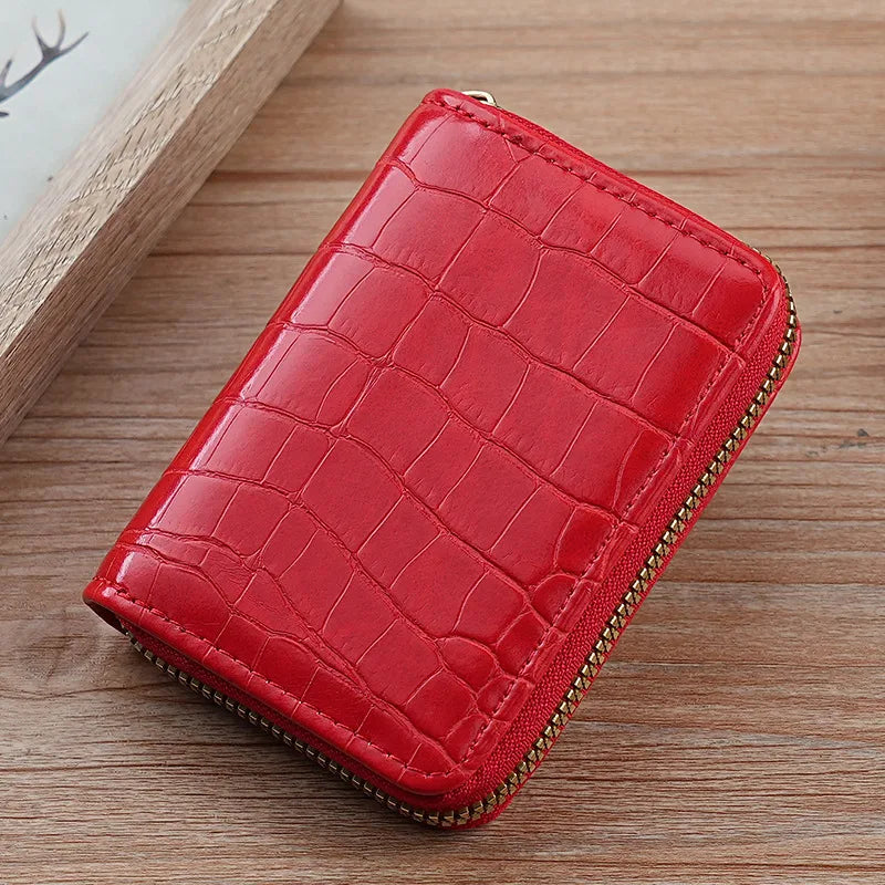 Tarjetero con textura de cuero rojo