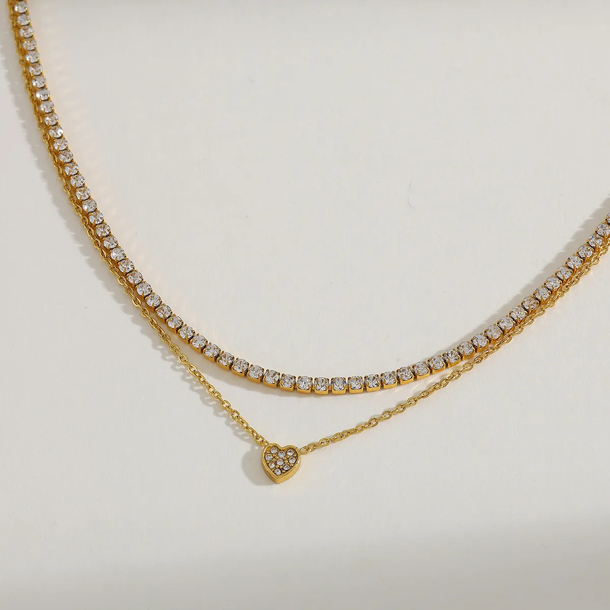 Collar doble de circones con dije de corazon