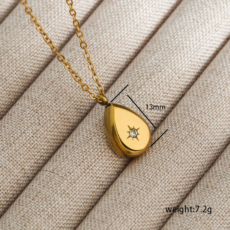 Collar de gota con cristal incrustado
