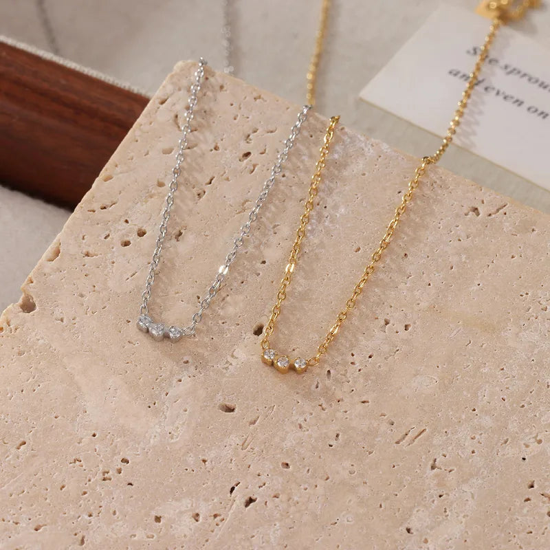 Collar con dije triple circon