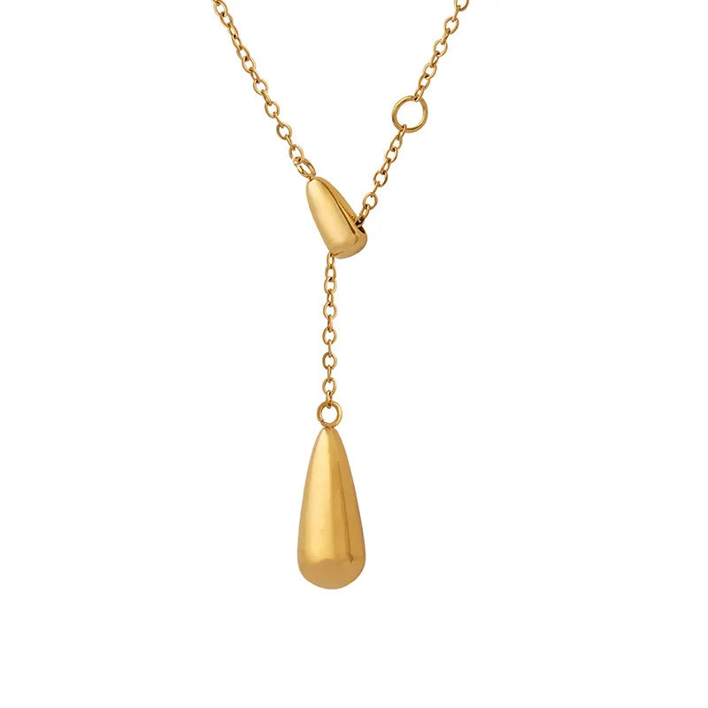 Cadena elegante de gota