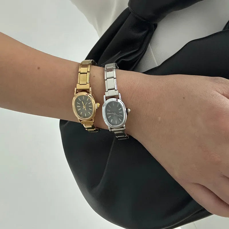 Reloj estilo italiano de esfera ovalada negro
