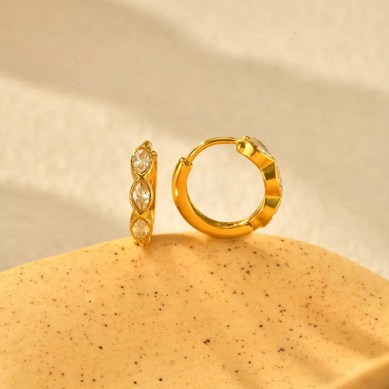Argollas con triple circon ovalado