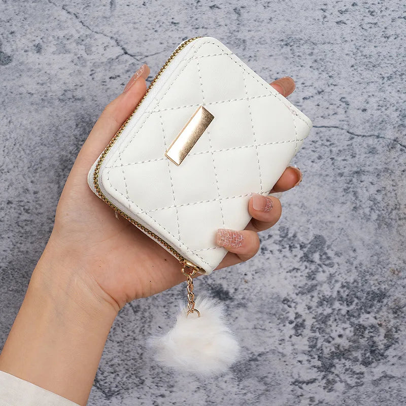 Monedero pequeño blanco con pompon