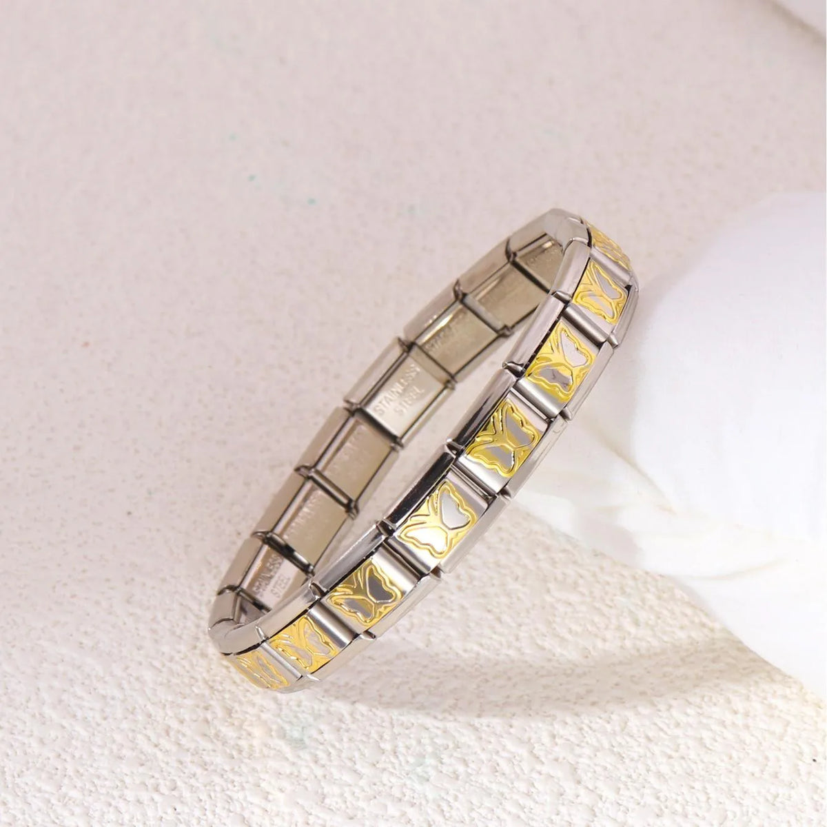 Brazalete italiano plateado con mariposas doradas