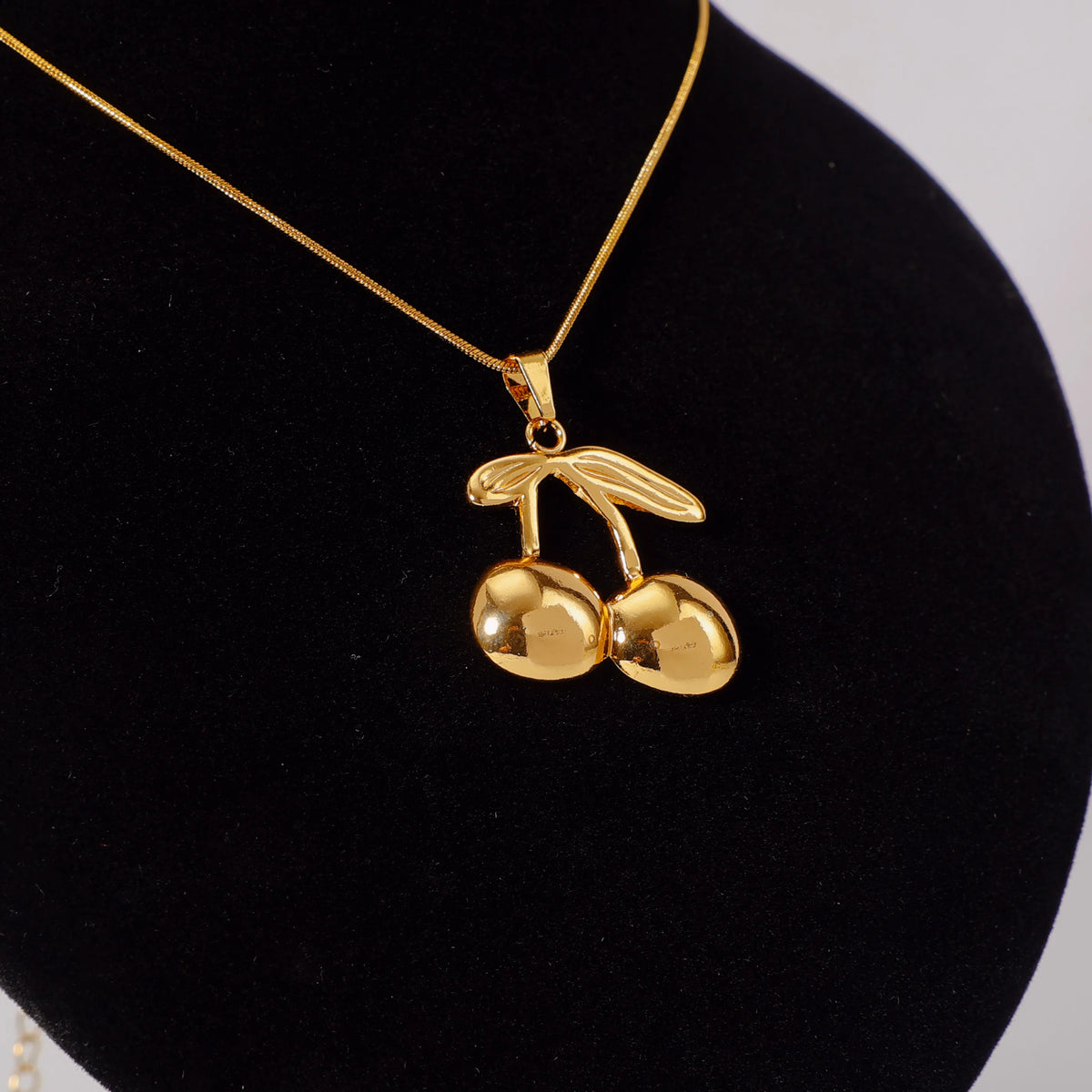 Collar de cerezas grande