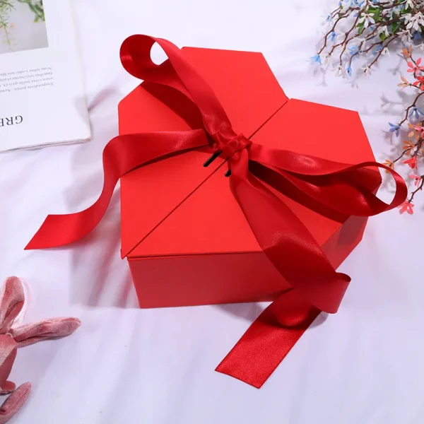 Caja en forma de corazón con lazo ROJO