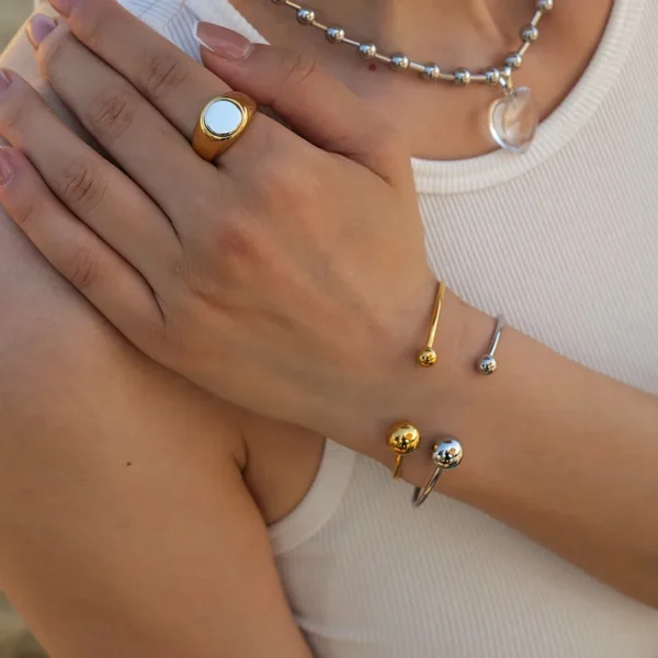 Brazalete ajustable balines | Dorado
